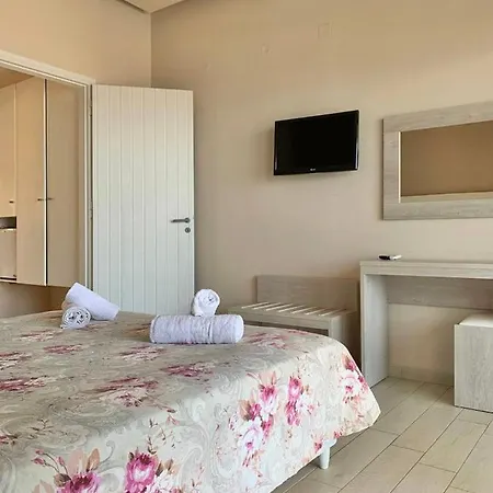 Saradari - Adults Only 4*