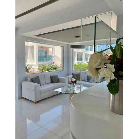 Saradari - Adults Only 4*