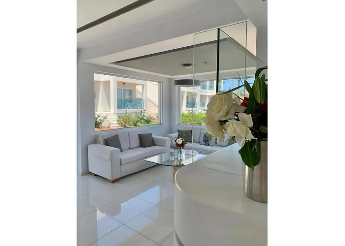 Saradari - Adults Only 4*