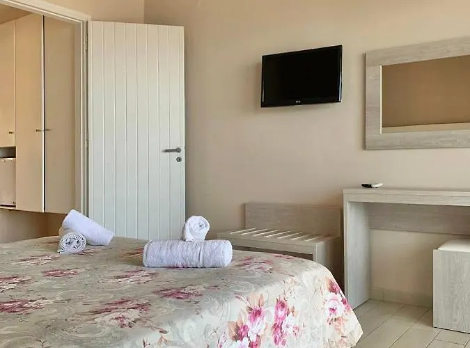 Saradari - Adults Only 4*